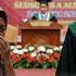 Anak Itu Melarang Ibunya Yang Pemulung Datang Ke Wisuda Namun Semua Terkejut Ketika Ibunya Membawa